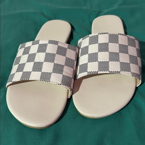Checkerboard Slide Sandals in White w/ black sz:39 - Picture 2 of 8